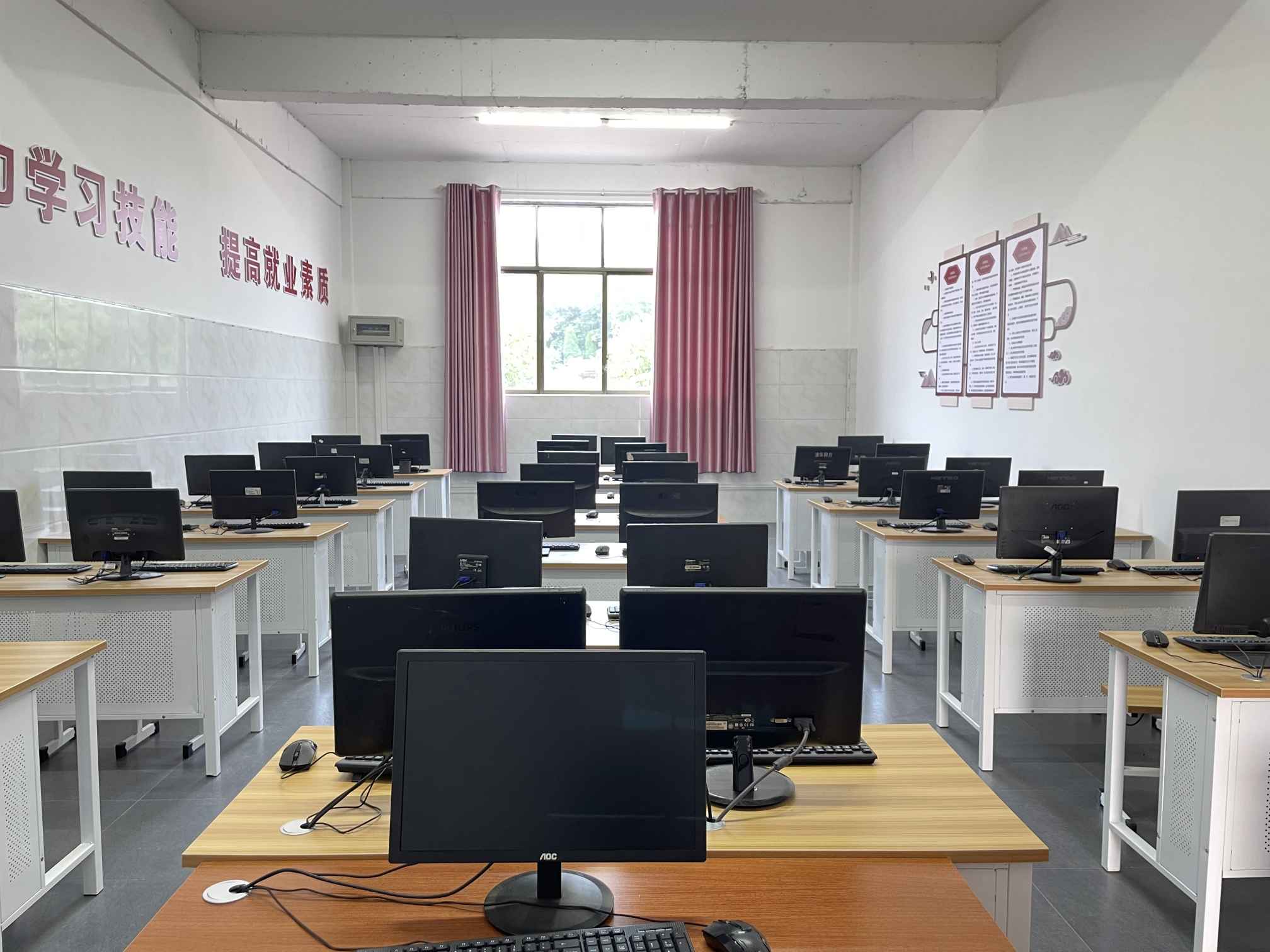 電子商務實訓基地.jpg